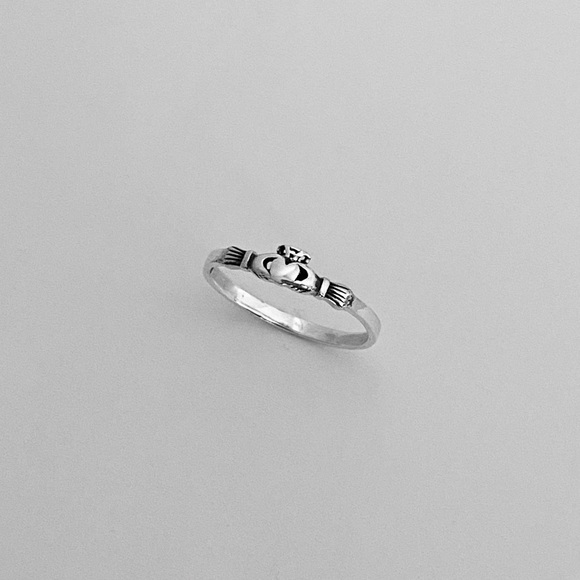 💕💕TOP SELLER💕💕Silver Mini Irish Claddagh Ring, Friendship Ring, Heart Rings - Picture 5 of 11